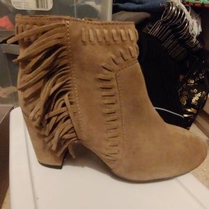 Size 7 Women's Suede Fringed Ankle Boots.